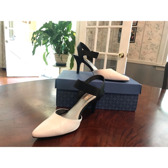 Vera Wang Shoes - Vera Wang Simply Vera Heels